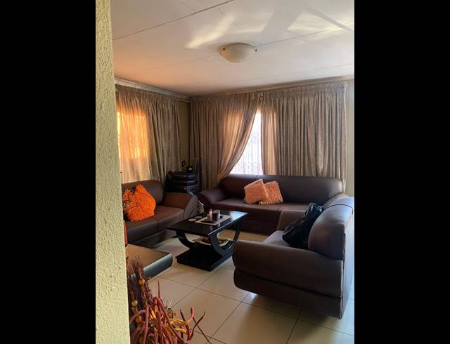 3 BEDROOM FREESTANDING FOR SALE IN ROSSLYN